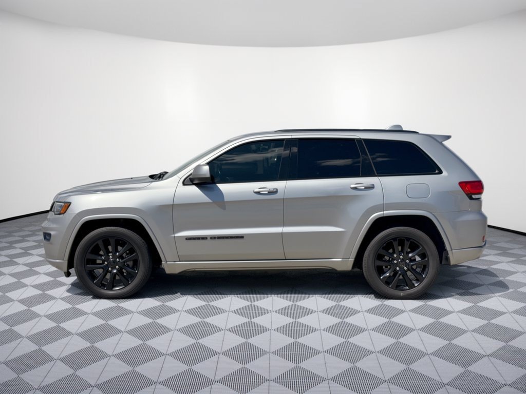 Used 2021 Jeep Grand Cherokee Laredo X RWD image 2