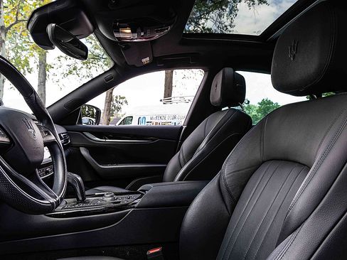Used 2021 Maserati Levante image 8