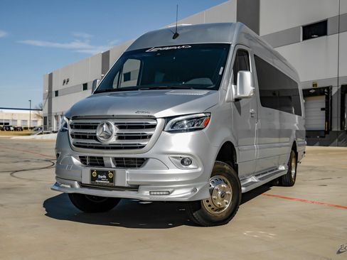 Used 2023 Mercedes-Benz Sprinter 3500 w/ Parking Package image 3