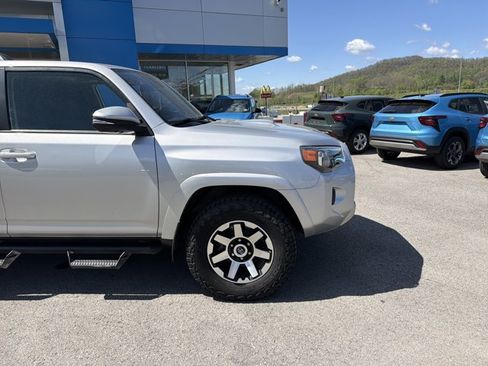 Used 2024 Toyota 4Runner TRD Off-Road Premium w/ Off Road Premium Plus Package AWD/4WD image 2