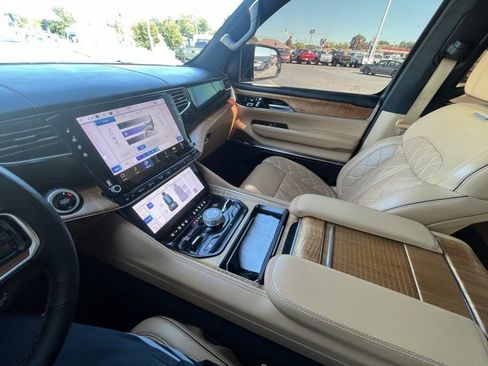 Used 2023 Jeep Grand Wagoneer Series III image 15