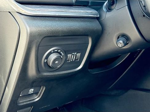 Used 2025 Jeep Grand Cherokee Overland AWD/4WD image 11