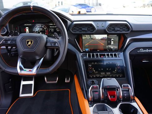 Used 2022 Lamborghini Urus image 11
