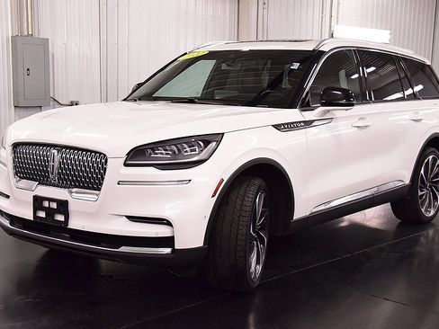 Used 2022 Lincoln Aviator Reserve w/ Equipment Group 201A image 3