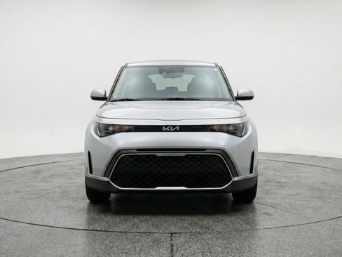 Used 2025 Kia Soul LX w/ LX Technology Package FWD image 2