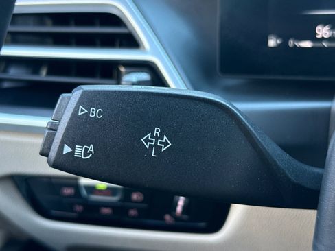 Used 2025 BMW 330i Sedan w/ Premium Package image 32