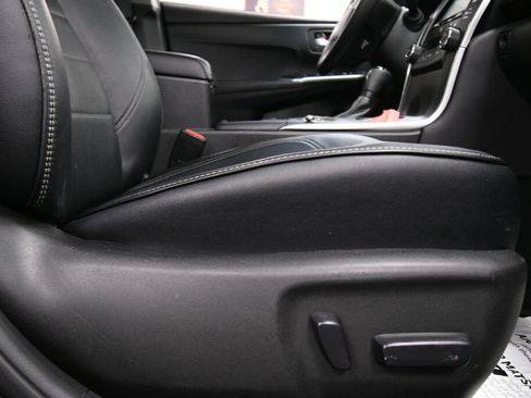 Used 2015 Toyota Camry XLE FWD image 29