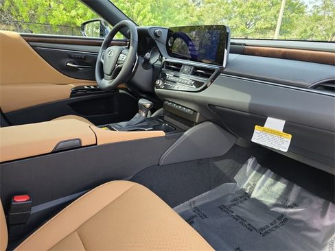 New 2025 Lexus ES 350 w/ Premium Package image 9