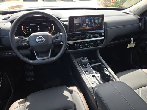 New 2026 Nissan Pathfinder Platinum FWD image 13