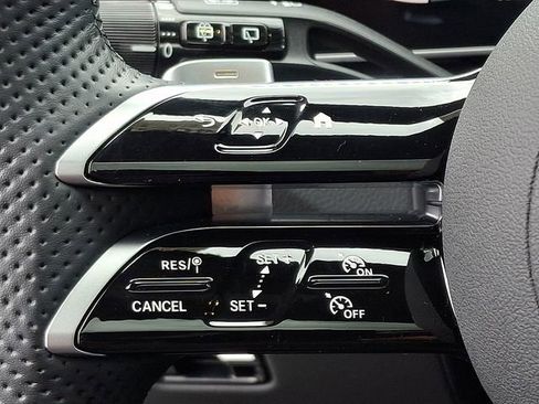 Used 2025 Mercedes-Benz GLC 300 4MATIC image 23