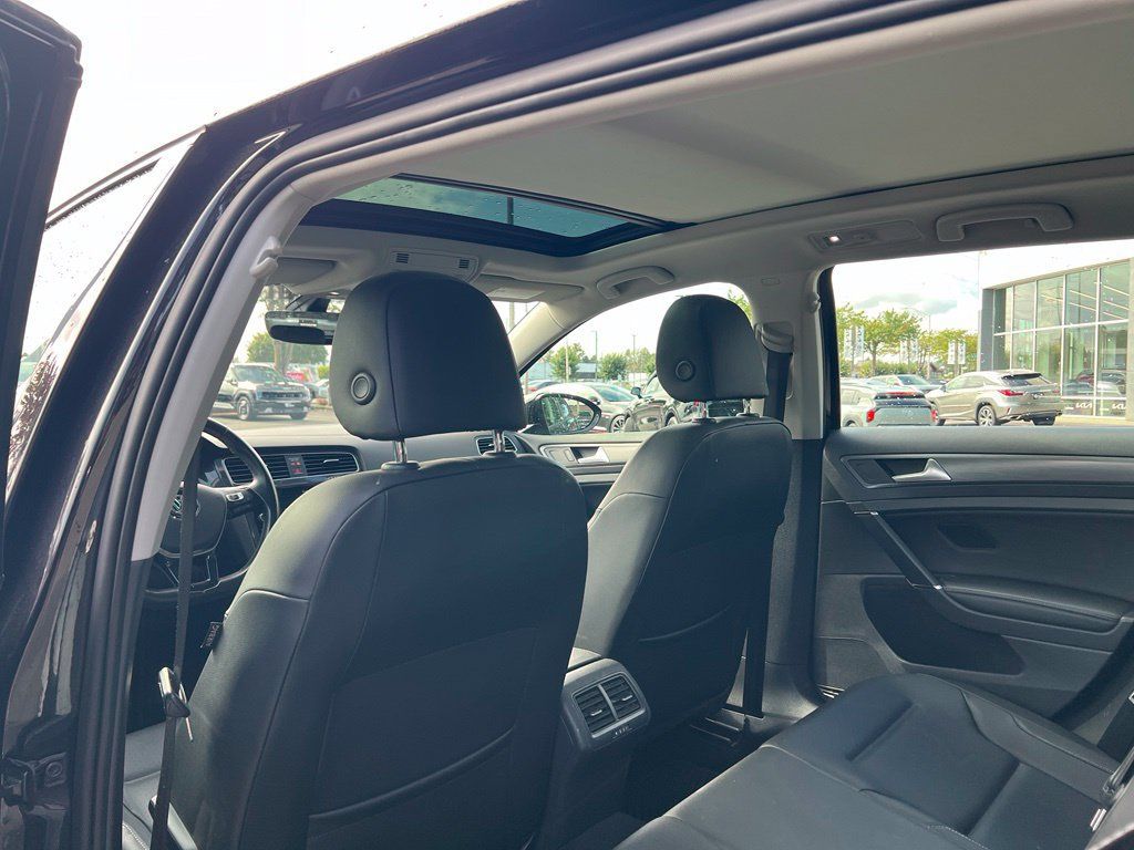 Used 2018 Volkswagen Golf SE FWD image 9