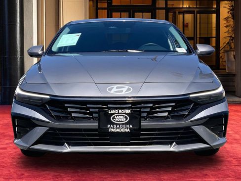 Used 2024 Hyundai Elantra Limited image 3