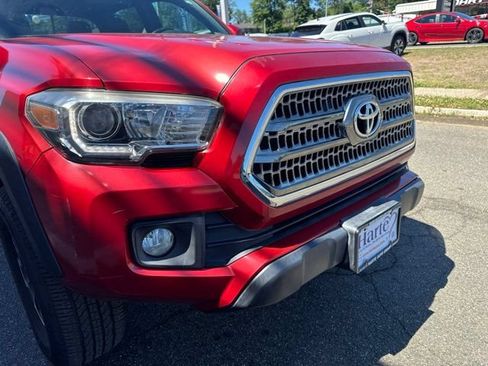 Used 2017 Toyota Tacoma TRD Off-Road w/ Tow Package (A/T) AWD/4WD image 24