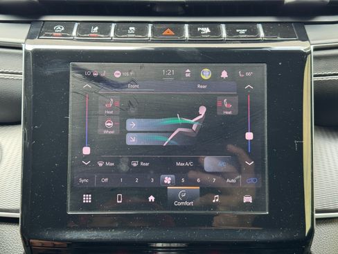 Used 2024 Jeep Grand Cherokee L Altitude AWD/4WD image 24