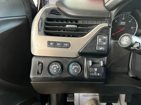 Used 2018 GMC Yukon Denali w/ Open Road Package image 18