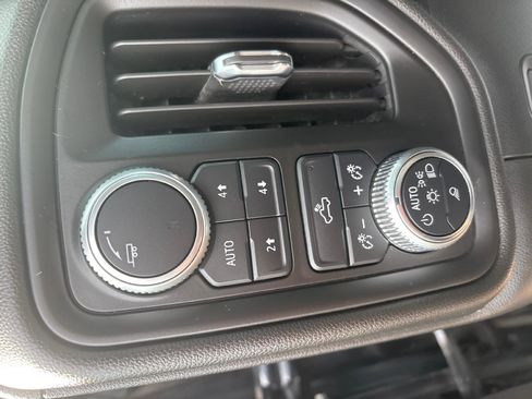 Used 2020 GMC Sierra 1500 4x4 Crew Cab image 16