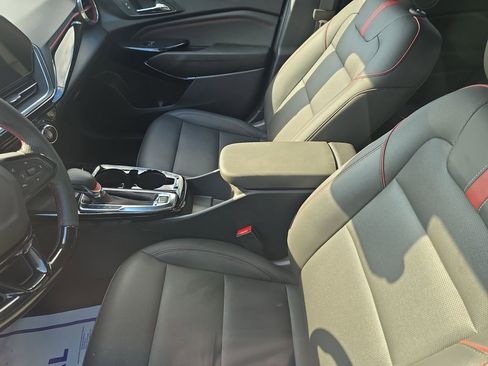 Used 2024 Chevrolet Trax RS w/ Sunroof Package image 16