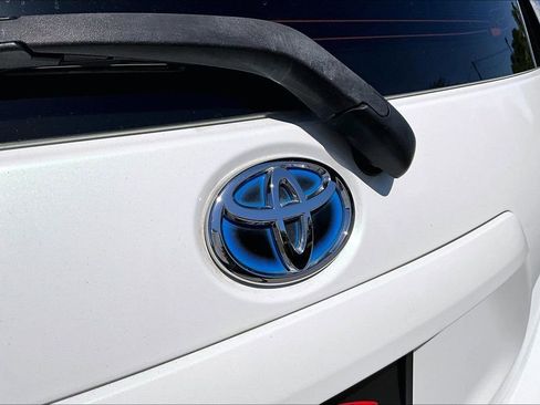 Used 2018 Toyota Prius C One w/ Carpet Mat Package FWD image 11