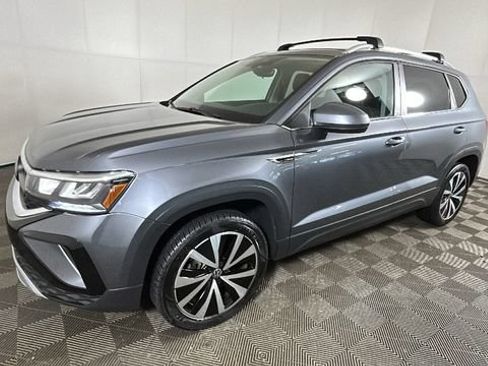 Used 2023 Volkswagen Taos SE FWD image 6