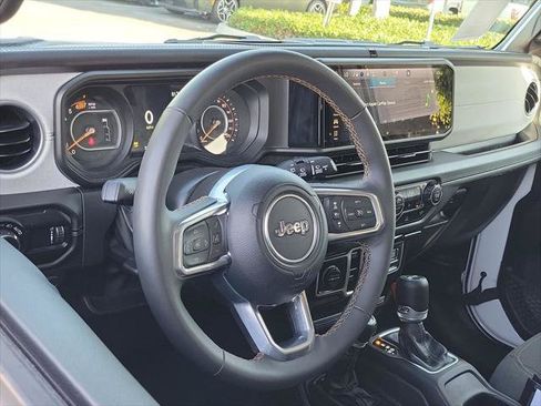 Certified 2025 Jeep Wrangler Unlimited Sahara AWD/4WD image 4