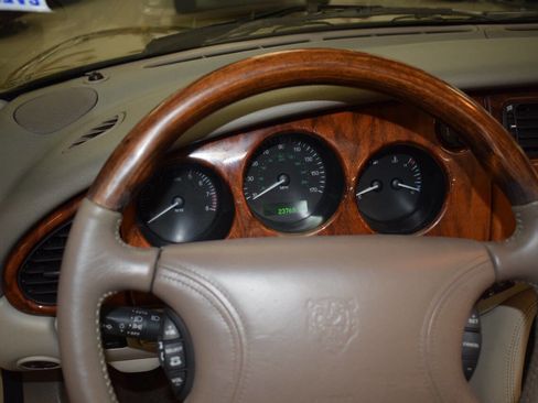 Used 1998 Jaguar XK8 Convertible image 24