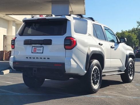 Used 2025 Toyota 4Runner TRD Off-Road Premium AWD/4WD image 5