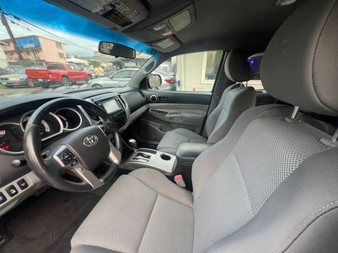 Used 2015 Toyota Tacoma 4x4 Access Cab V6 w/ TRD Off-Road Package image 24