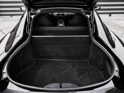 Used 2023 Aston Martin V8 Vantage Coupe RWD image 17