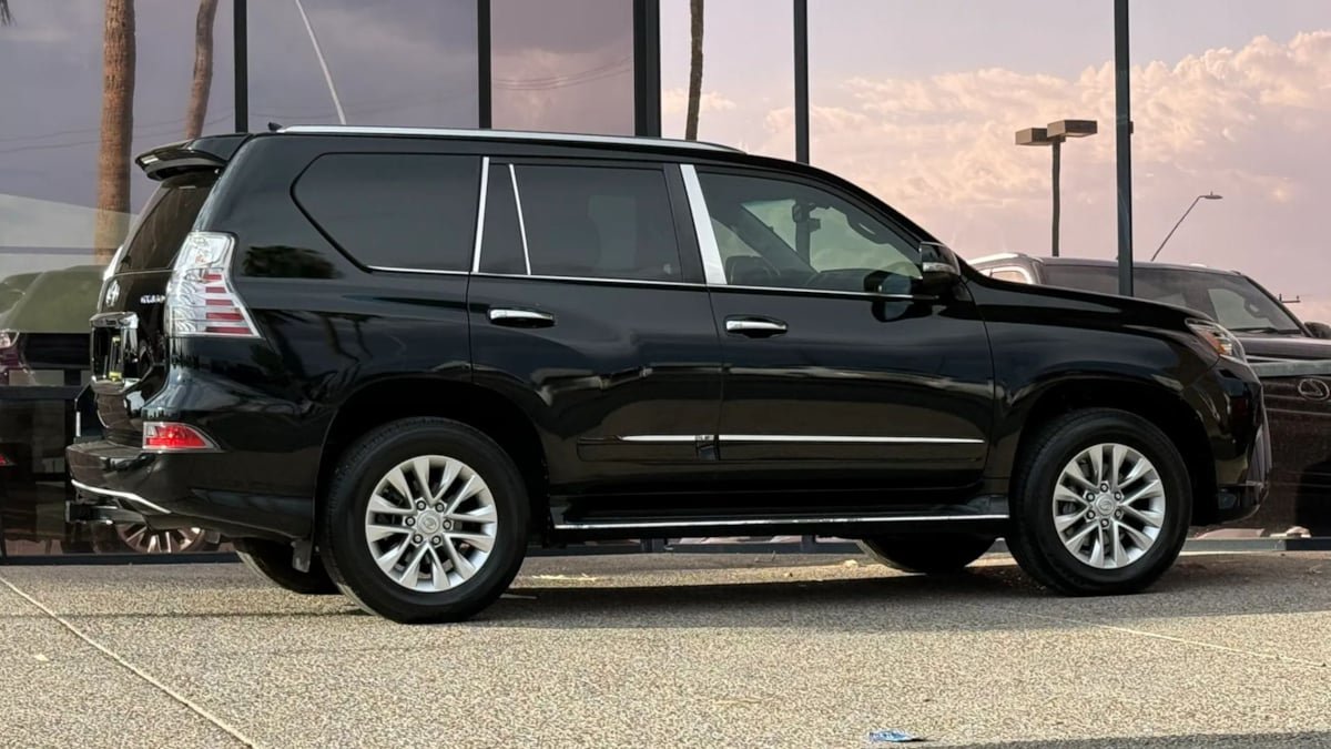 Used 2014 Lexus GX 460 w/ Premium Package AWD/4WD image 13