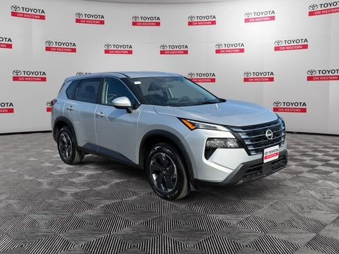 Used 2024 Nissan Rogue SV image 1