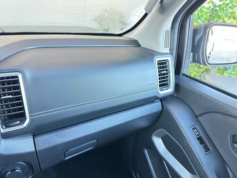 Used 2024 Nissan Frontier SV image 35