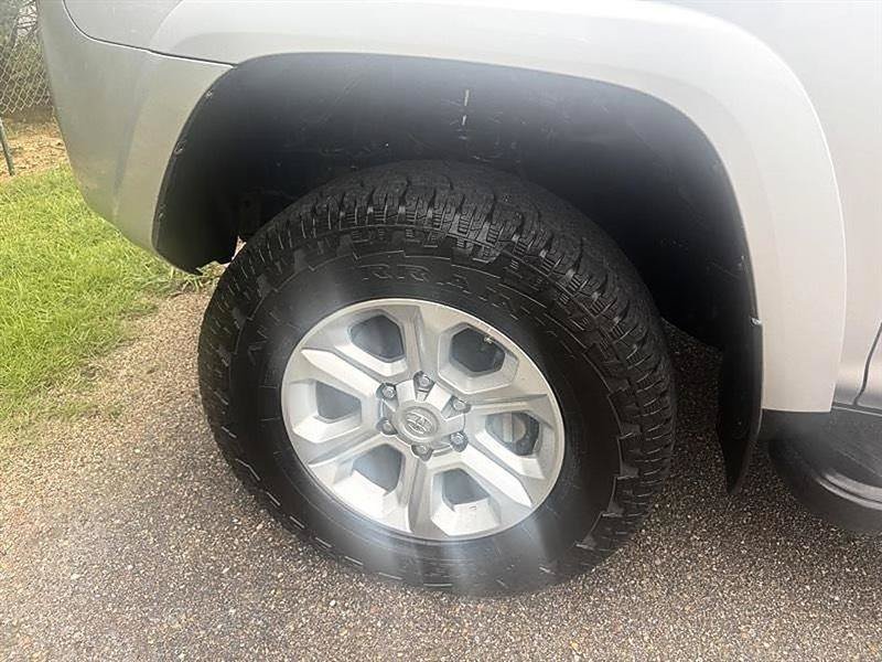Used 2018 Toyota 4Runner SR5 Premium AWD/4WD image 32