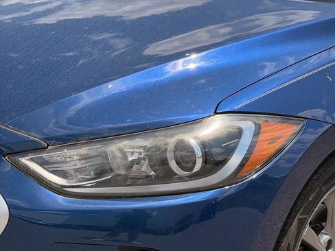 Used 2017 Hyundai Elantra SE FWD image 4