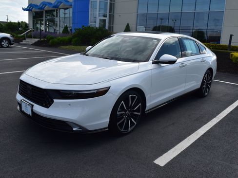 Used 2024 Honda Accord Touring image 1