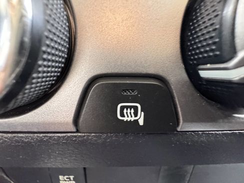 Used 2016 Toyota Tacoma SR5 w/ SR5 Appearance Package (SN) image 31