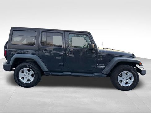 Used 2018 Jeep Wrangler Unlimited Sport S image 9