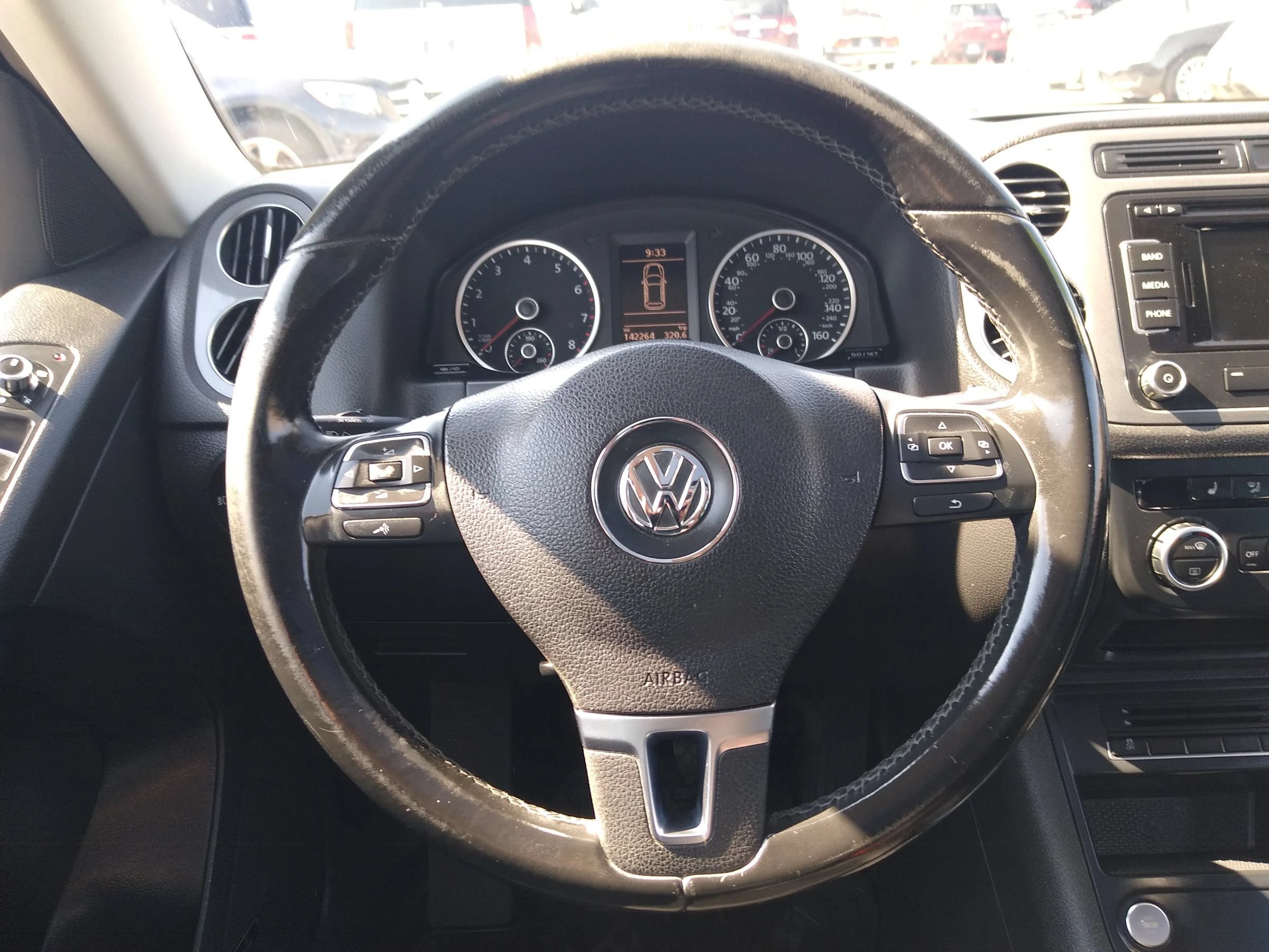 Used 2014 Volkswagen Tiguan SEL AWD/4WD image 17