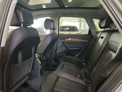 Used 2023 Audi Q5 2.0T Premium w/ Convenience Package image 10