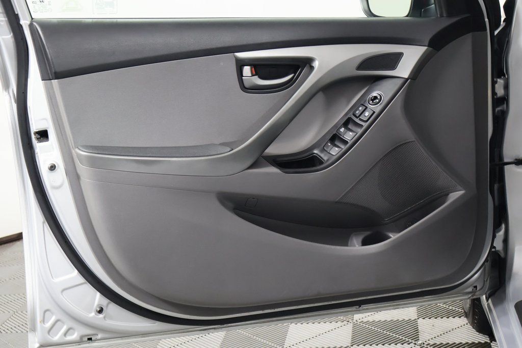 Used 2014 Hyundai Elantra SE FWD image 12