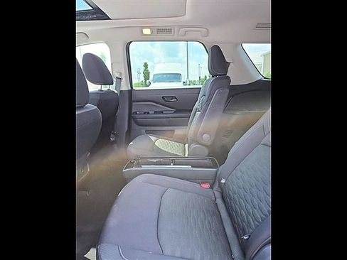 Used 2024 Nissan Pathfinder SV w/ SV Premium Package AWD/4WD image 4