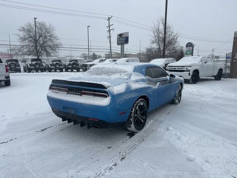 Used 2018 Dodge Challenger SXT w/ Blacktop Package image 5