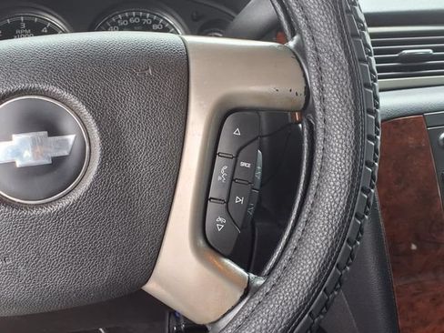 Used 2013 Chevrolet Suburban LT w/ Luxury Package RWD image 16