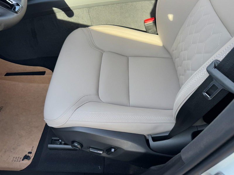 New 2026 Volvo XC60 B5 Plus w/ Protection Package Premier AWD/4WD image 15