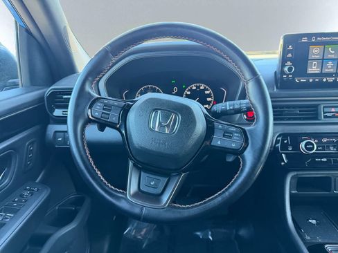 Used 2023 Honda Pilot TrailSport image 17