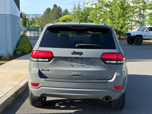 Used 2019 Jeep Grand Cherokee Altitude AWD/4WD image 5