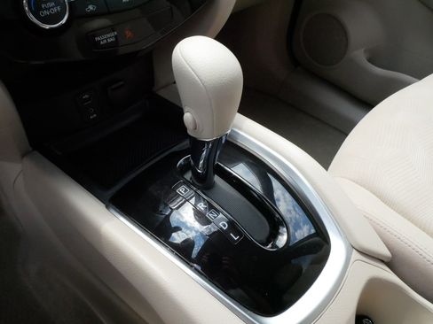 Used 2015 Nissan Rogue SV AWD/4WD image 24