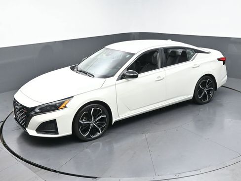 Used 2023 Nissan Altima 2.5 SR image 39