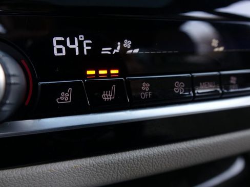 Used 2019 BMW M550i xDrive xDrive image 9