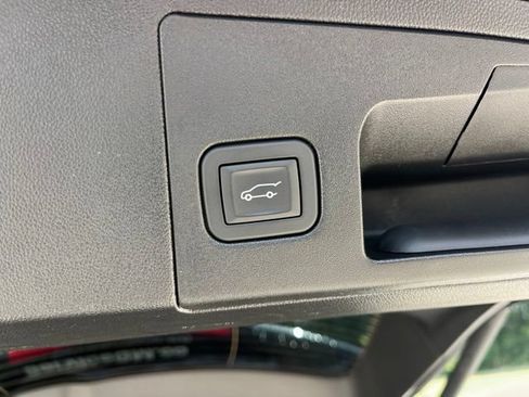 Used 2025 Cadillac XT5 Premium Luxury FWD image 7