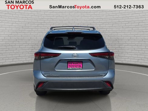 Used 2023 Toyota Highlander XLE FWD image 7
